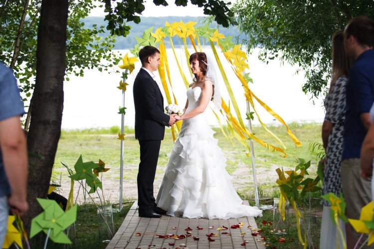 Желто-зеленая свадьба «Ветер перемен»
